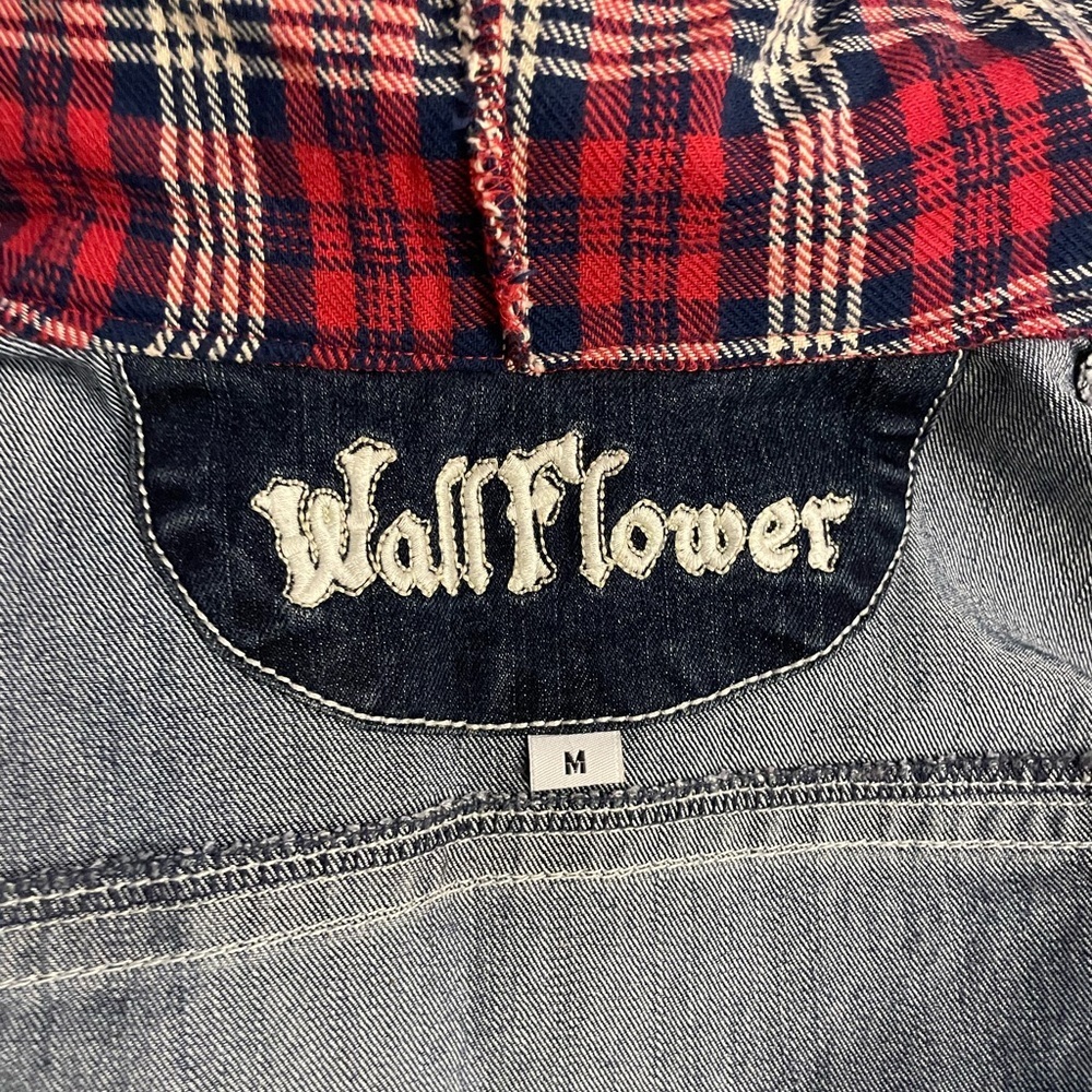 WALLFLOWER - Picture 2 of 4